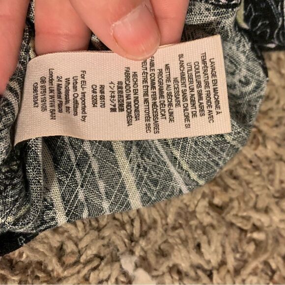 Free People Walking on a Dream Oversized Tunic w/ Cutout neck size XS - Picture 8 of 8